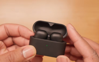 Unboxing-the-XM6-Note-the-four-specialized-foam-tip-sizes-included-in-the-packaging.png