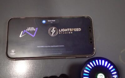 Zero-Arcade-900-earbuds-next-to-a-smartphone-running-PUBG-Mobile-on-Erangel