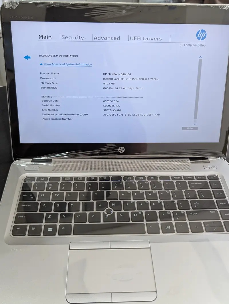 HP EliteBook 840 G11 showing VS Code and Docker containers running during a train commute
